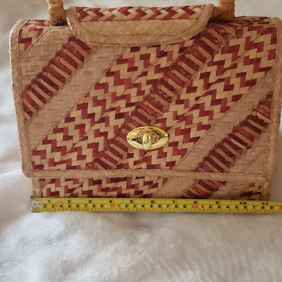 VINTAGE RED STRAW PURSE - Picture 16 of 16